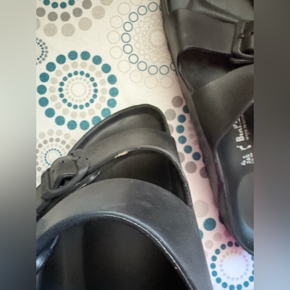 Birkenstocks Pre-loved  
Black Double Strap Sandals
Casual, classic comfortable - Picture 6 of 8